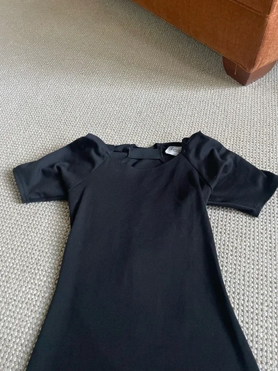 Black Short-Sleeve Back Cutouts Dress w/ Hood - Renee London Unique, Vintage - Picture 3 of 6